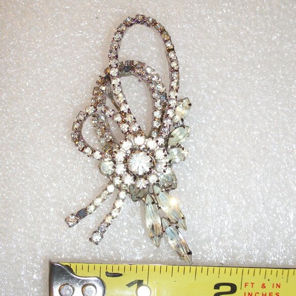 Vintage Prong Set Clear & Blue Rhinestone Brooch Perfect Condition 2 3/4\